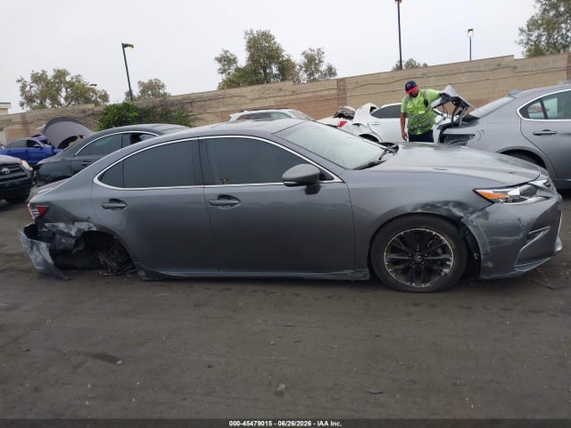2016 Lexus ES 350 — миниатюра 13