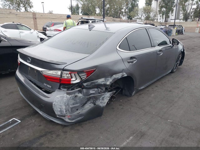 صورة 4 لـ 2016 Lexus ES 350