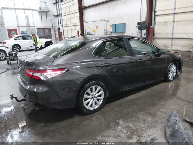 2018 Toyota CAMRY LE — фото 4