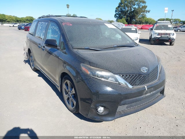 2017 TOYOTA SIENNA SE 8 PASSENGER