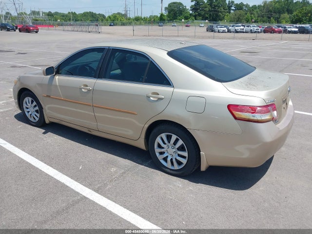 2010 Toyota CAMRY LE thumbnail 3