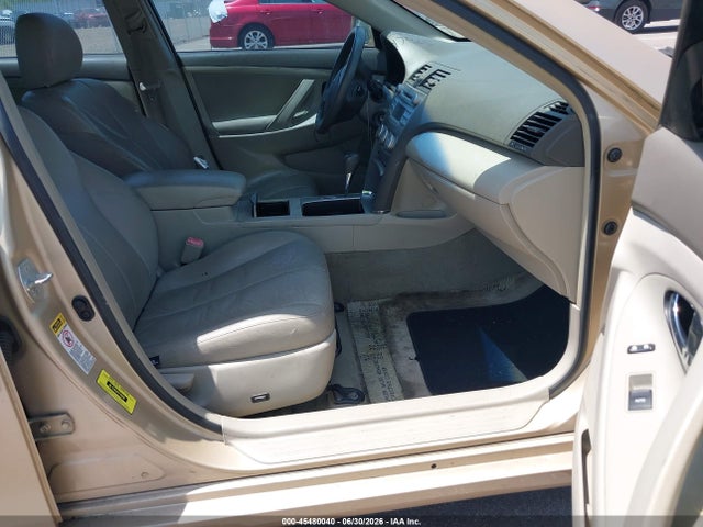 2010 Toyota CAMRY LE photo 5