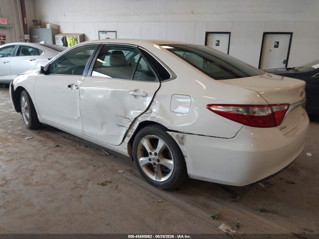 2015 Toyota CAMRY LE photo 3