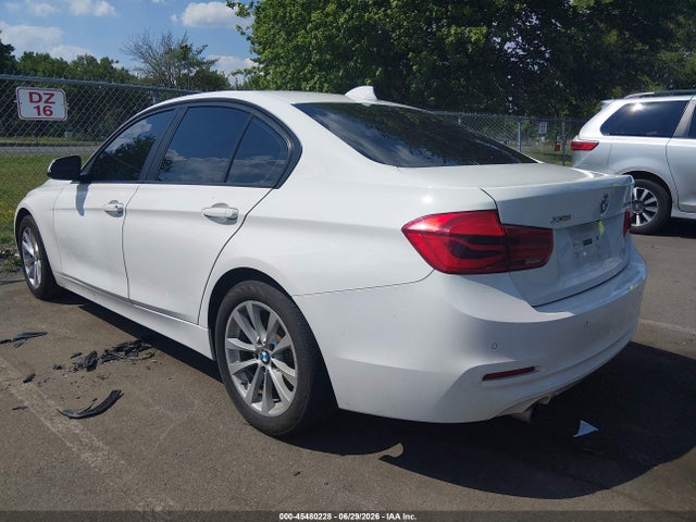 صورة 3 لـ 2017 BMW 320I XDRIVE