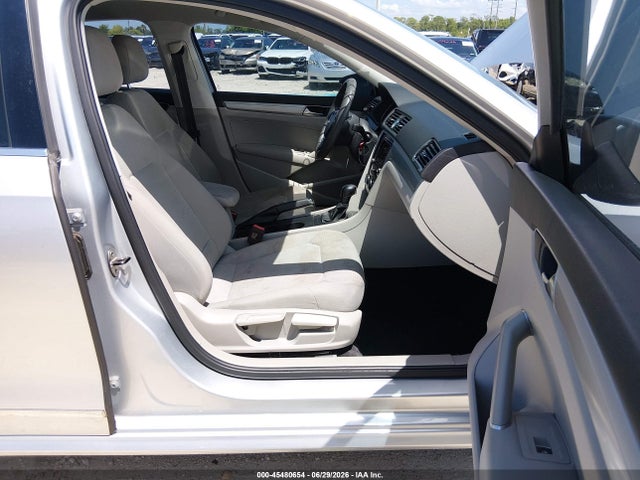 صورة 5 لـ 2017 Volkswagen PASSAT 1.8T S