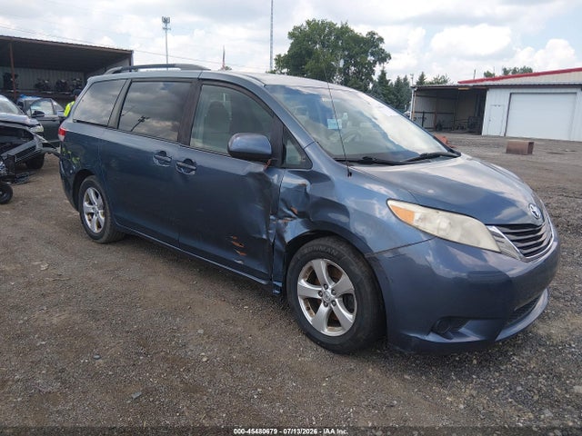 2014 TOYOTA SIENNA LE V6 8 PASSENGER
