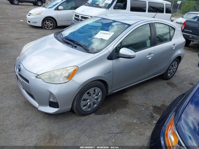 2013 Toyota PRIUS C TWO 照片 2