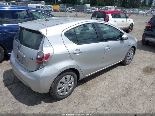 2013 Toyota PRIUS C TWO 照片 4