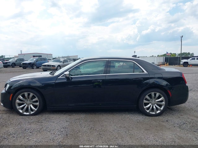 2019 Chrysler 300 TOURING — фото 14