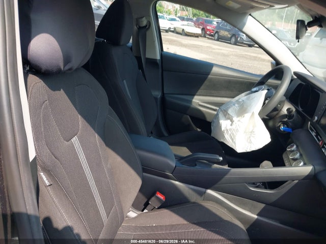صورة 5 لـ 2023 Hyundai ELANTRA SE