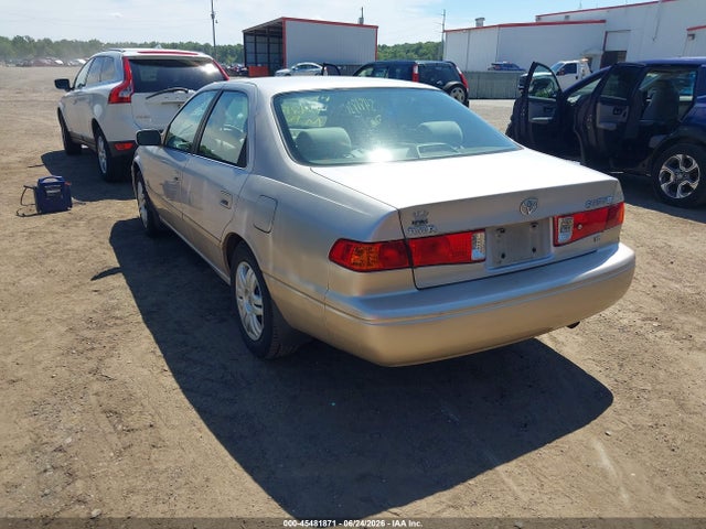 2001 Toyota CAMRY LE V6 photo 3