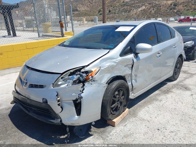 صورة 2 لـ 2015 Toyota PRIUS TWO