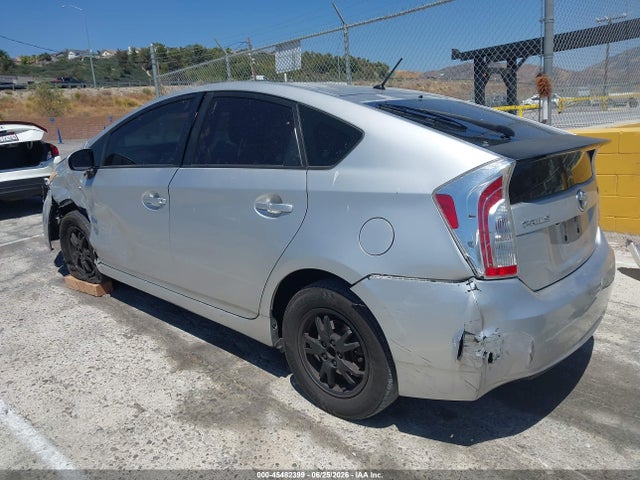 صورة 3 لـ 2015 Toyota PRIUS TWO