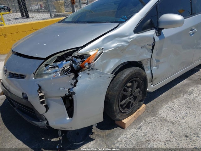 صورة 6 لـ 2015 Toyota PRIUS TWO