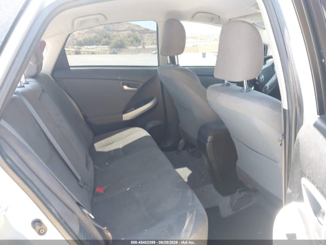 صورة 8 لـ 2015 Toyota PRIUS TWO