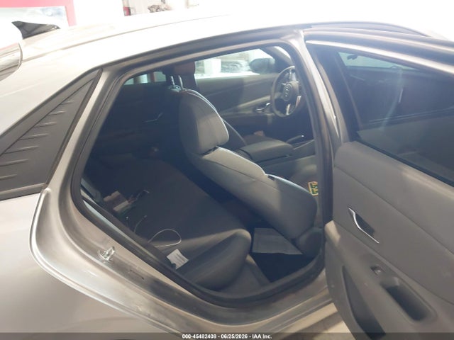 صورة 8 لـ 2021 Hyundai ELANTRA SE
