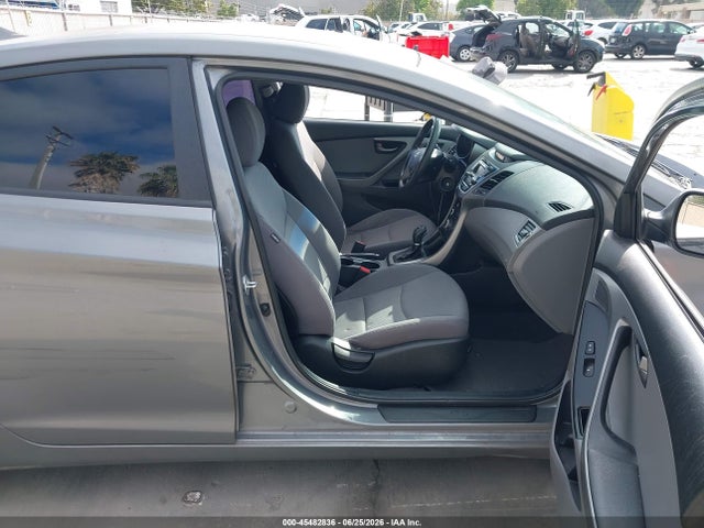 2014 Hyundai ELANTRA SE photo 5