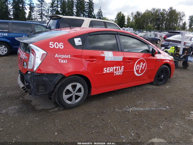 2014 Toyota PRIUS THREE photo 4