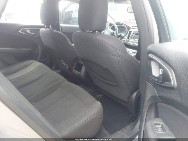 صورة 8 لـ 2015 Chrysler 200 LIMITED