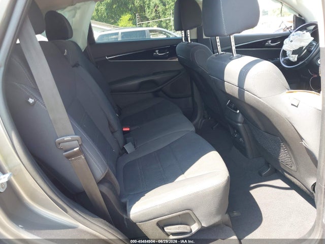 2019 KIA SORENTO 2.4L LX 8
