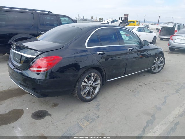 صورة 4 لـ 2017 Mercedes-BENZ C 300