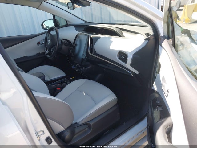 2022 Toyota PRIUS PRIME XLE photo 5
