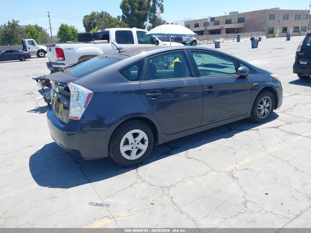 صورة 4 لـ 2011 Toyota PRIUS TWO