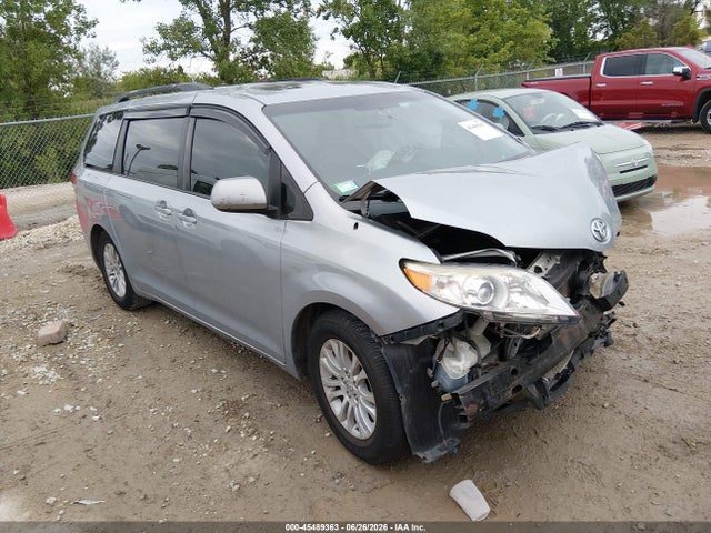 2011 TOYOTA SIENNA XLE V6