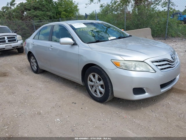 2010 Toyota CAMRY LE photo 1