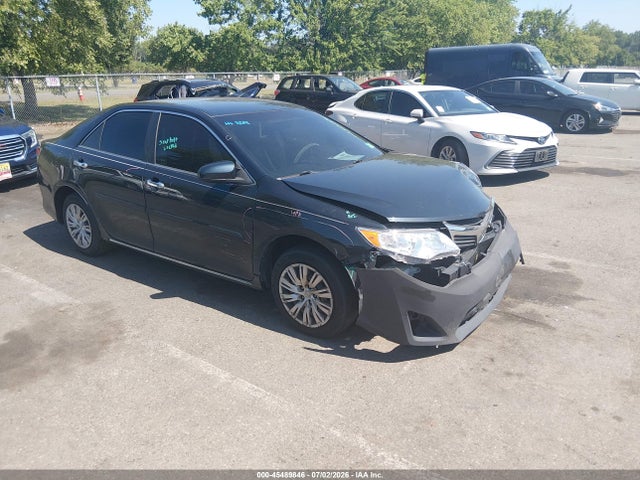 2014 Toyota CAMRY LE — фото 1