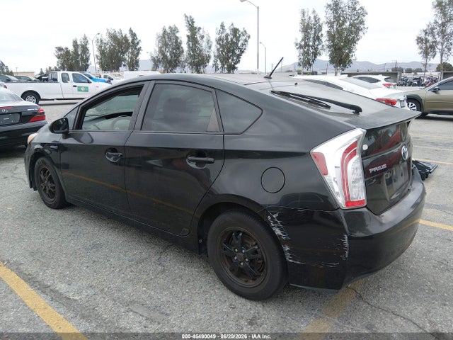 صورة 3 لـ 2013 Toyota PRIUS TWO