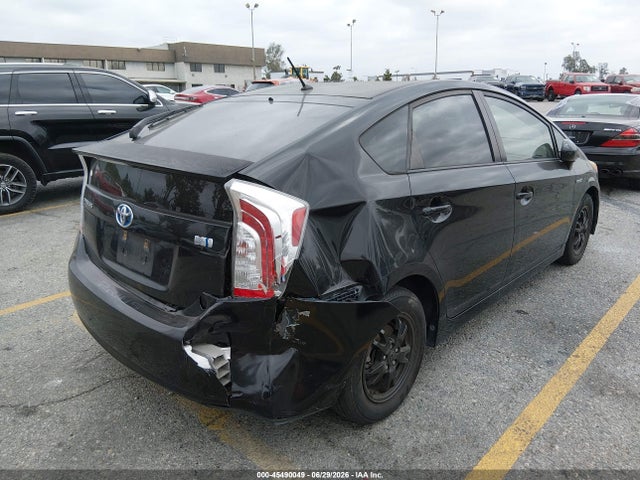 صورة 4 لـ 2013 Toyota PRIUS TWO
