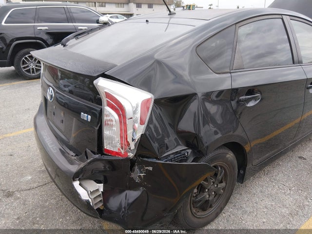 صورة 6 لـ 2013 Toyota PRIUS TWO