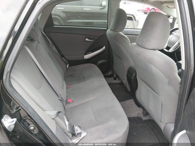 صورة 8 لـ 2013 Toyota PRIUS TWO