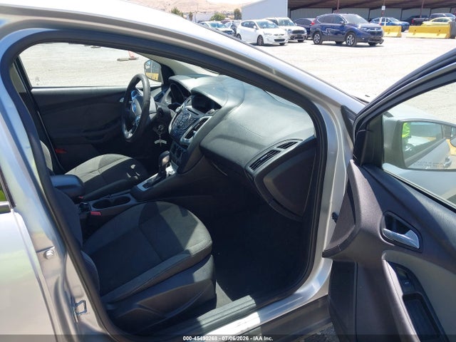 صورة مصغرة 5 لـ 2014 FORD FOCUS SE