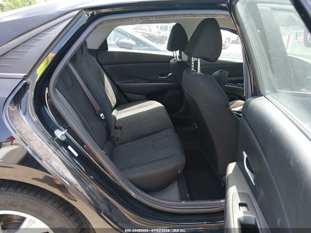 صورة 8 لـ 2021 Hyundai ELANTRA SE