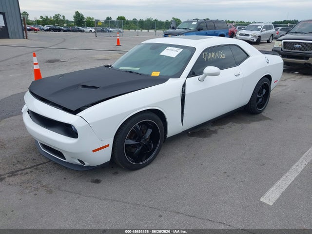 2016 Dodge CHALLENGER R/T photo 2
