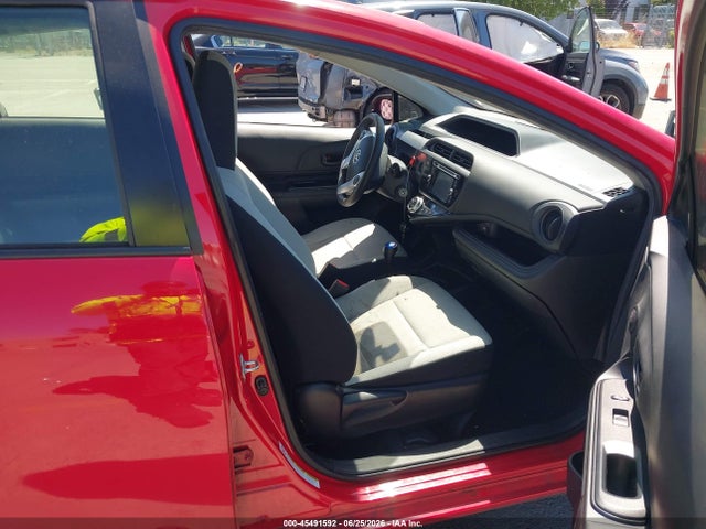 صورة 5 لـ 2016 Toyota PRIUS C ONE