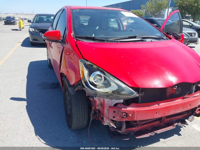 صورة مصغرة 13 لـ 2016 Toyota PRIUS C ONE