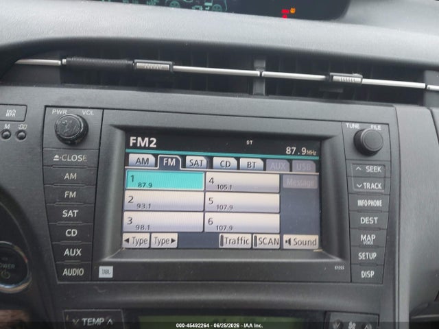 2011 Toyota PRIUS FOUR thumbnail 17