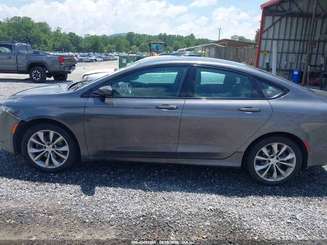 2015 Chrysler 200 S — миниатюра 14