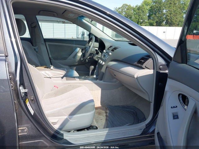 2010 Toyota CAMRY LE 照片 5