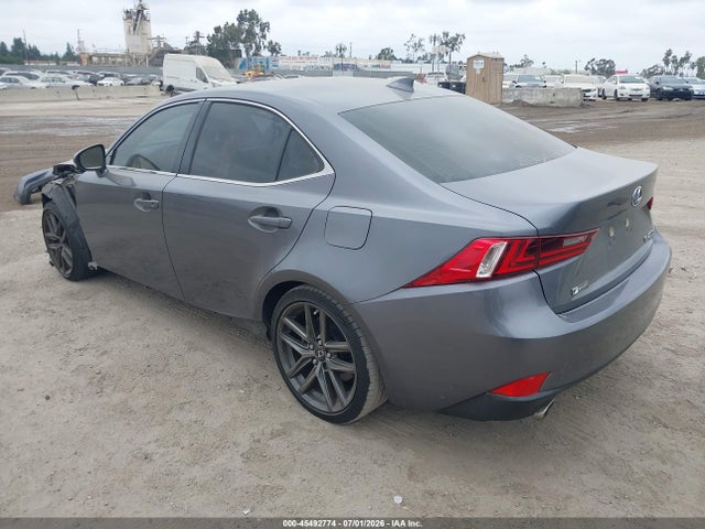 2016 Lexus IS 200T — фото 3