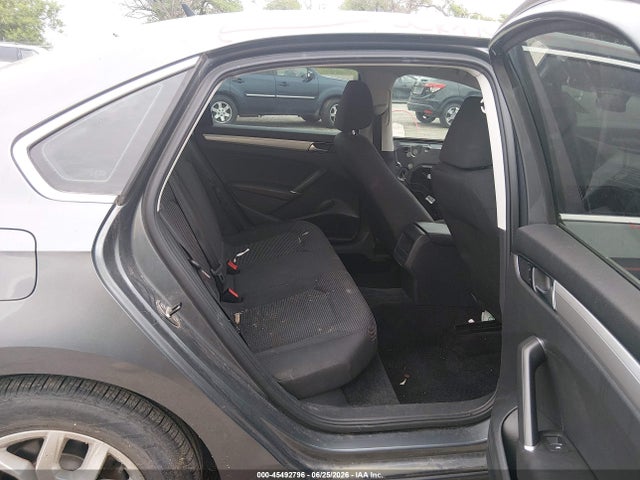 صورة 8 لـ 2016 Volkswagen PASSAT 1.8T S
