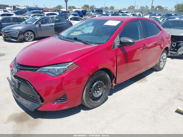 2018 Toyota COROLLA LE photo 2