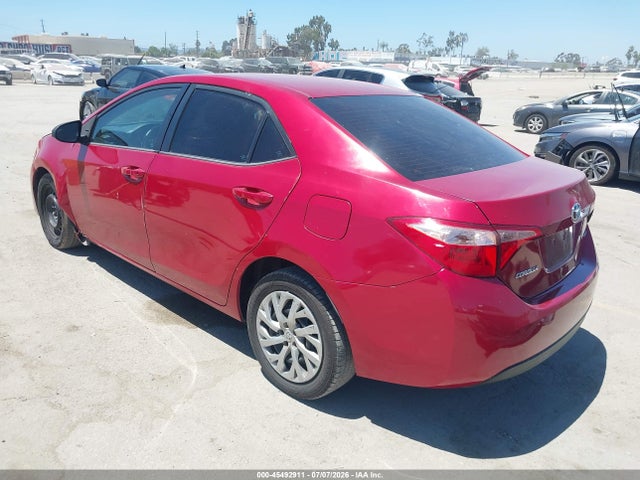 2018 Toyota COROLLA LE photo 3