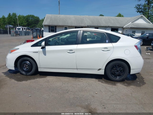 صورة مصغرة 14 لـ 2013 Toyota PRIUS TWO