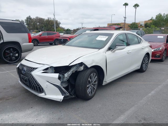 صورة 2 لـ 2022 Lexus ES 300H