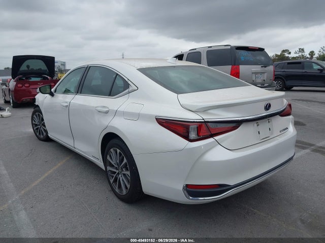 صورة 3 لـ 2022 Lexus ES 300H