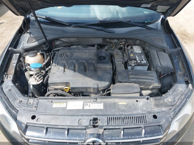 صورة 10 لـ 2015 Volkswagen PASSAT 2.0L TDI SE